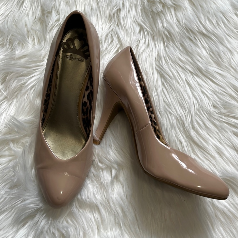 Fergalicious size 8.5 nude heels